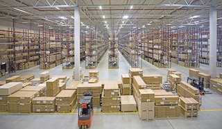 L'approvisionnement logistique fait référence à l'acquisition et au stockage de marchandises 