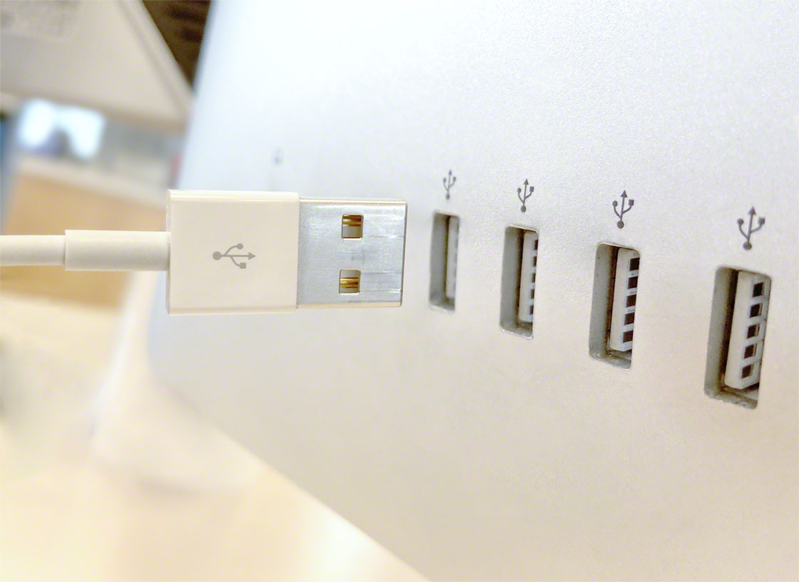 Les câbles USB sont un Poka-Yoke car, pour fonctionner, ils ne peuvent être insérés que dans un sens
