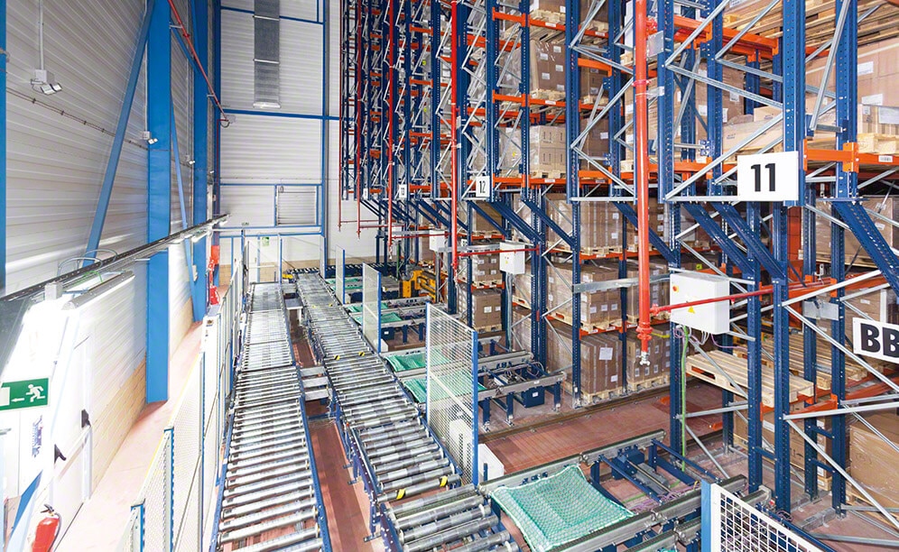 L'entrepôt est désormais entièrement automatique et il offre une capacité de stockage de plus de 19 000 palettes