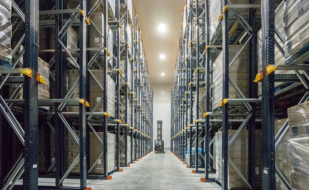 le centre logistique d'Alfrisan possède une capacité de stockage de 8 920 palettes