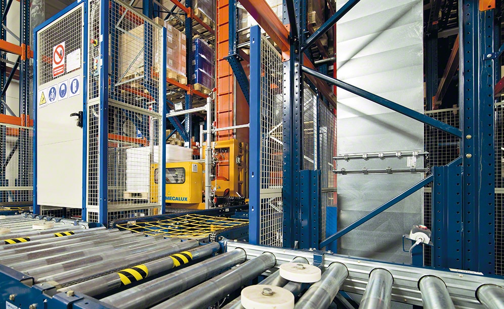 L'entrepôt automatisé autoportant de Novartis en Pologne