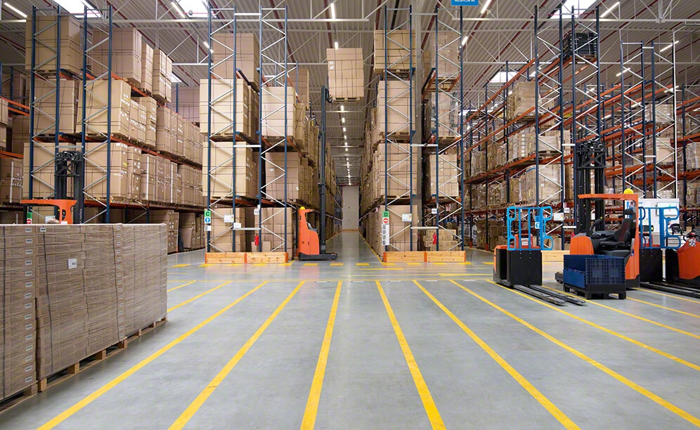 Système efficace de préparation de commandes dans l'entrepôt Decathlon (Pologne) Système efficace de préparation de commandes dans l'entrepôt Decathlon (Pologne)