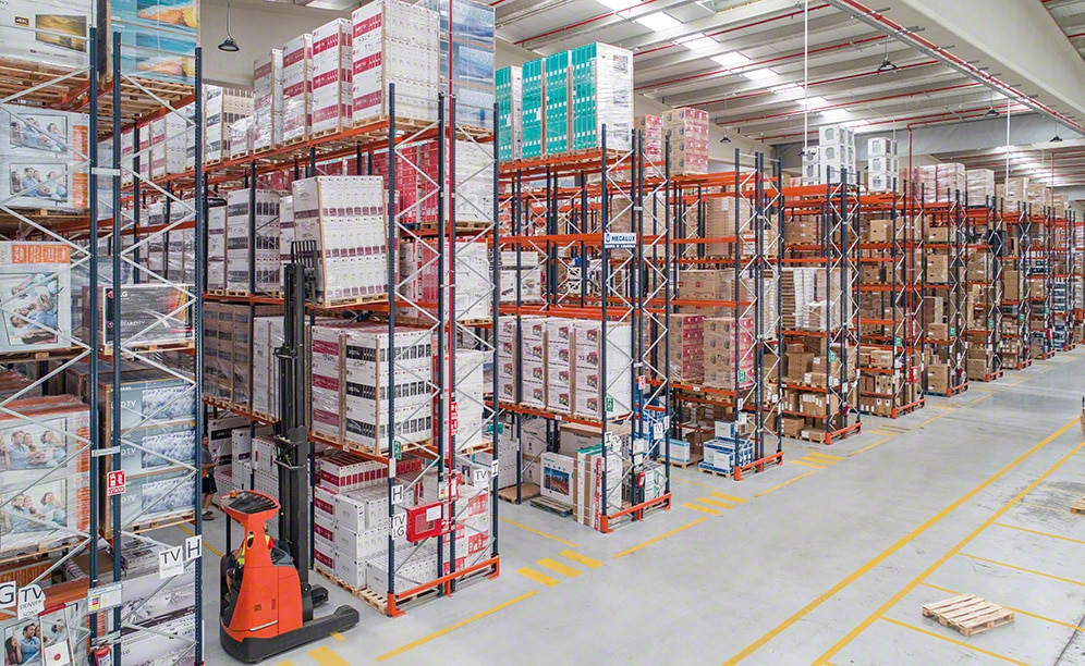 L'entrepôt logistique d'appareils électroménagers d'Eldisser. L'entrepôt logistique d'appareils électroménagers d'Eldisser.