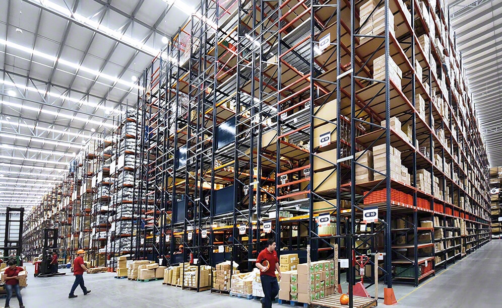 Des rayonnages pour le stockage de pièces de rechange de voitures Des rayonnages pour le stockage de pièces de rechange de voitures