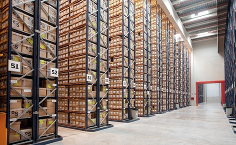 Banco de Sabadell atteint une capacité le stockage d'archives de 658 236 boîtes en installant des rayonnages à palettes avec étagères