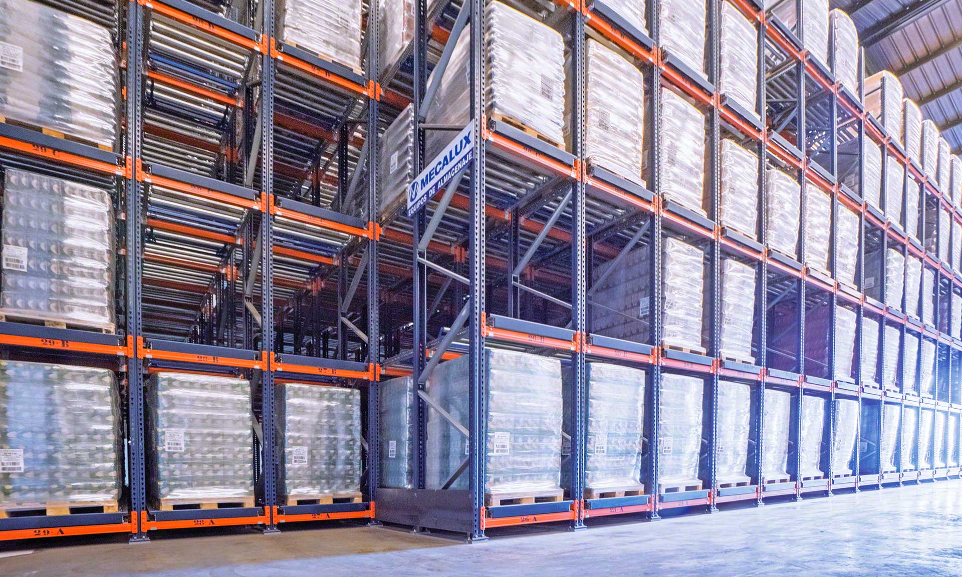 Des rayonnages à palettes de 141 canaux de stockage pour gérer plus de 100 tonnes de riz