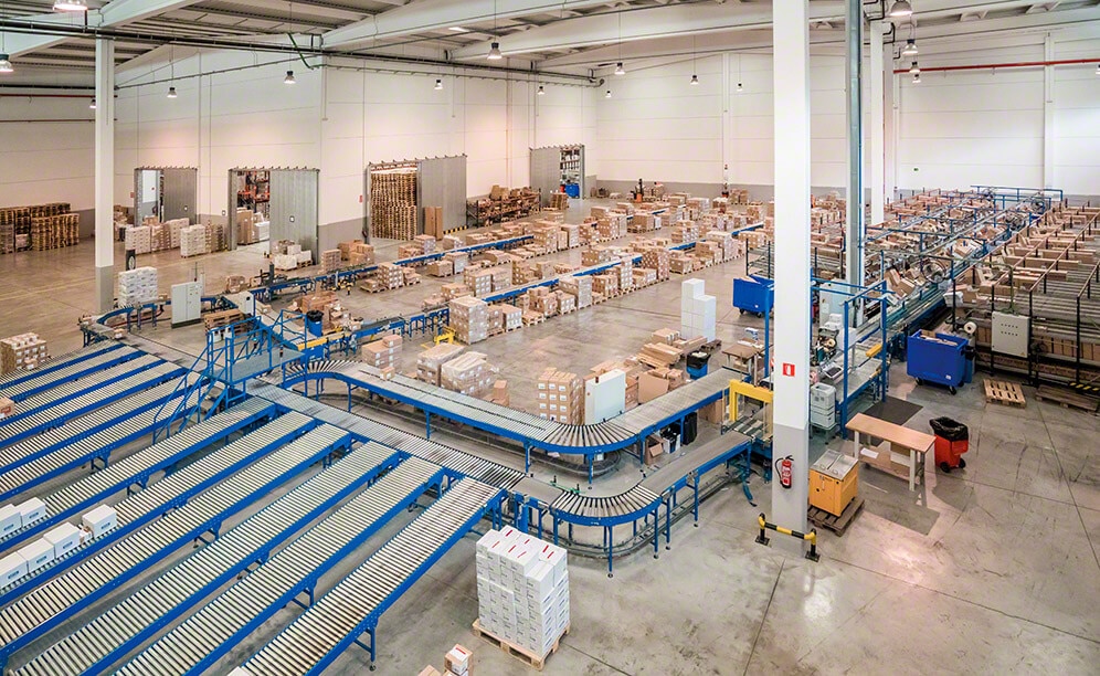 la distribution du centre logistique se distingue par une organisation optimale du fonctionnement et un tri de la marchandise en fonction de ses caractéristiques