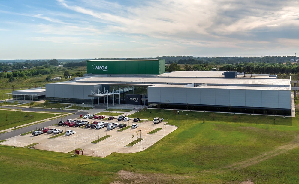 La société pharmaceutique Mega Pharma est à la pointe de la technologique avec un entrepôt autoportant entièrement automatisé La société pharmaceutique Mega Pharma est à la pointe de la technologique avec un entrepôt autoportant entièrement automatisé