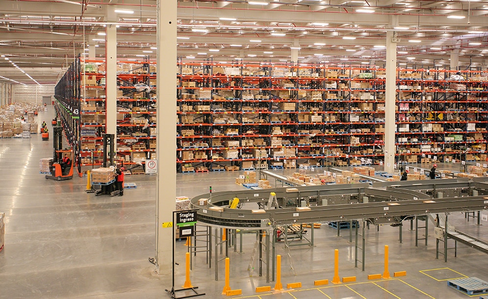 Mecalux équipe l’entrepôt de la chaîne de supermarchés SMU, capable de stocker près de 47 000 palettes