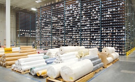 L’entrepôt de Trivantage doit non seulement stocker des milliers de tissus, mais aussi trouver un système pour trouver rapidement l’emplacement des produits