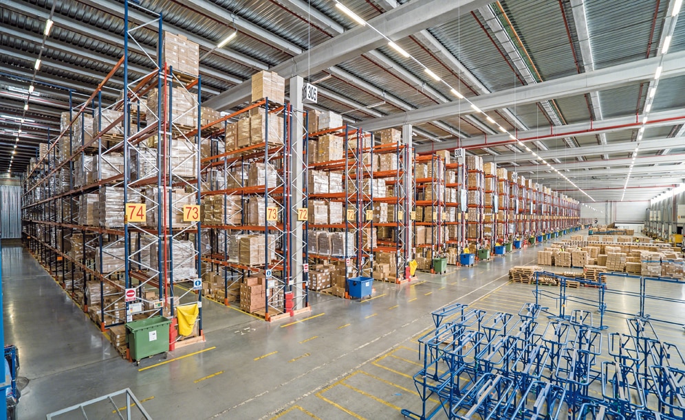 L’entrepôt de DHL peut stocker plus de 90 000 palettes