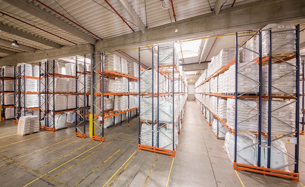 Le nouvel entrepôt d’une surface de 11 000 m² a une capacité de plus de 10 000 palettes de différentes dimensions