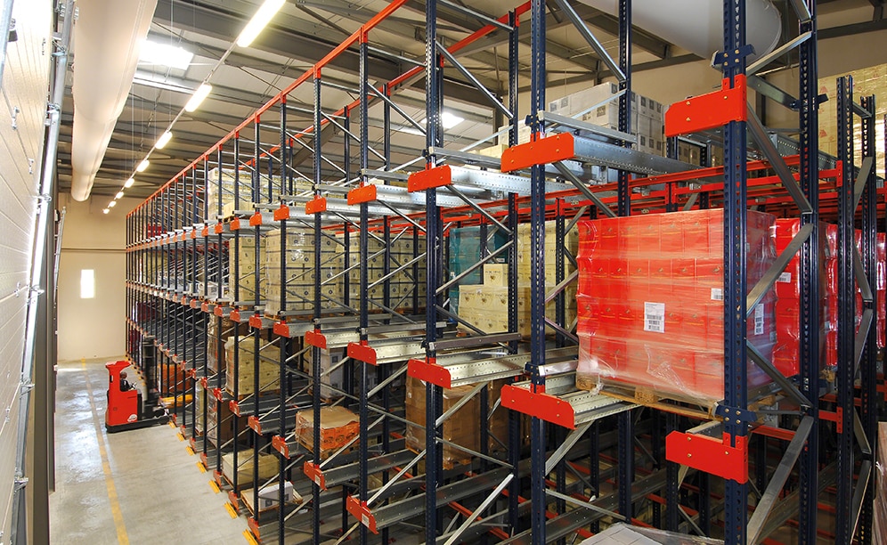 L'entrepôt des Domaines Paul Mas stocke plus de 3 000 palettes de 800 x 1 200 mm réparties sur trois zones
