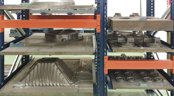 Un magasin automatique doté du logiciel de gestion d’entrepôt Easy WMS de Mecalux pour Odlewnia Żeliwa Lisie Kąty